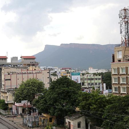Collection O Poojith Residency Hotel Tirupati Eksteriør billede